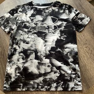 Boys Under Armour shirt tie dye smoke size large